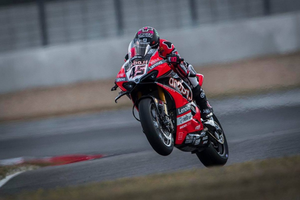 SBK: Redding all’attacco nella FP3 di Magny-Cours, Rea a mezzo secondo