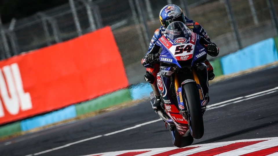 SBK: Toprak incontenibile, batte Rea e vince Gara 1 a Magny-Cours 