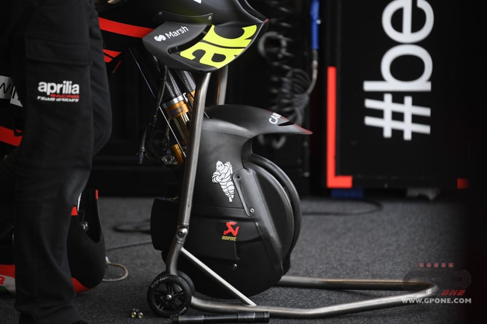 MotoGP: Aprilia keeps its rubber warm: a new mudguard for the Misano GP