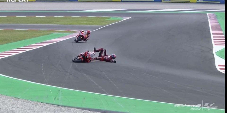 MotoGP: VIDEO La caduta di Bagnaia che ha consegnato il titolo a Quartararo