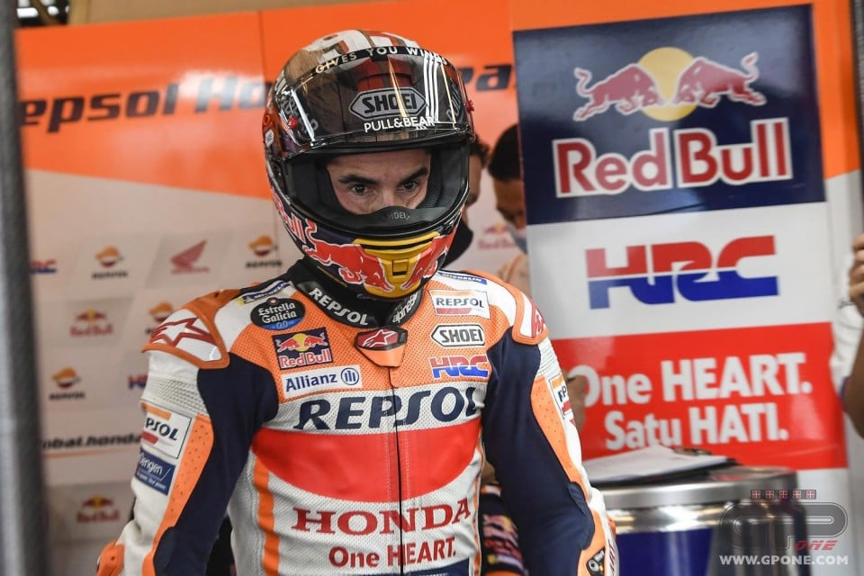 MotoGP: VIDEO - Marc Marquez e quella modifica alla spalla destra della tuta