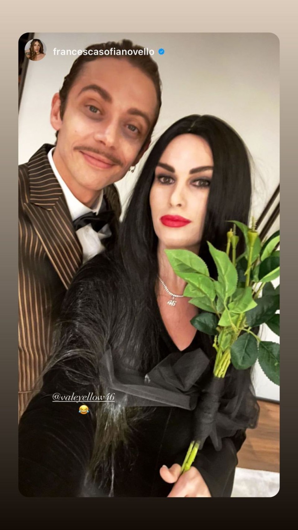 MotoGP: Valentino Rossi e Francesca Novello diventano Gomez e Morticia per Halloween