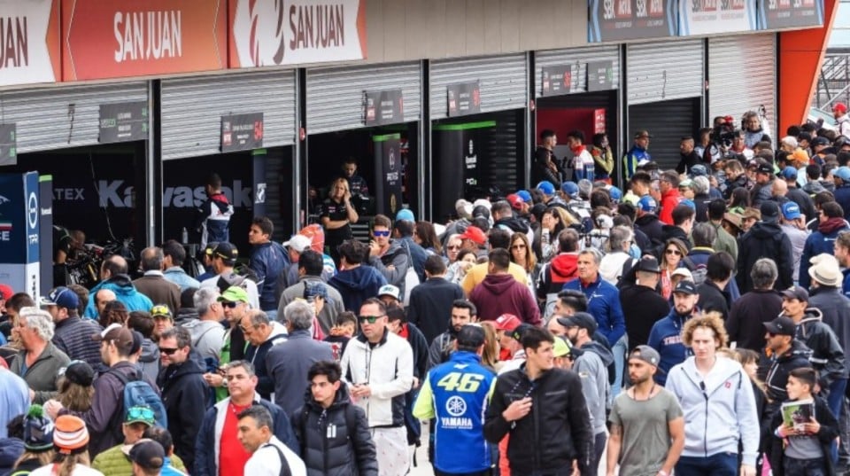 SBK: Voli cancellati, squadre divise: il viaggio ad alto rischio della SBK in Argentina