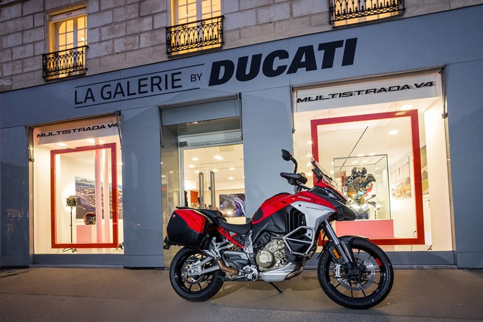 Moto - News: La Ducati Multistrada V4 diventa un'opera d'arte