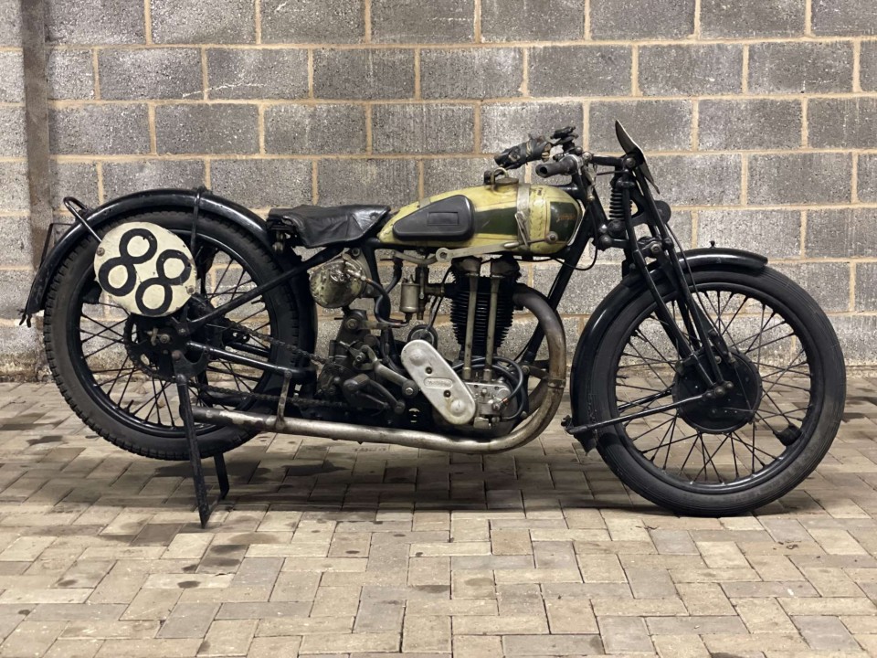 Moto - News: La Triumph che corse il Tourist Trophy del 1927 cerca un nuovo padrone