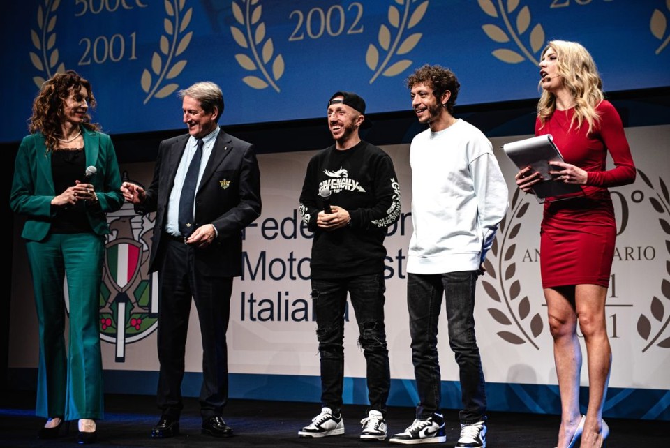 MotoGP: Valentino Rossi e Tony Cairoli festeggiano i 110 anni della FMI