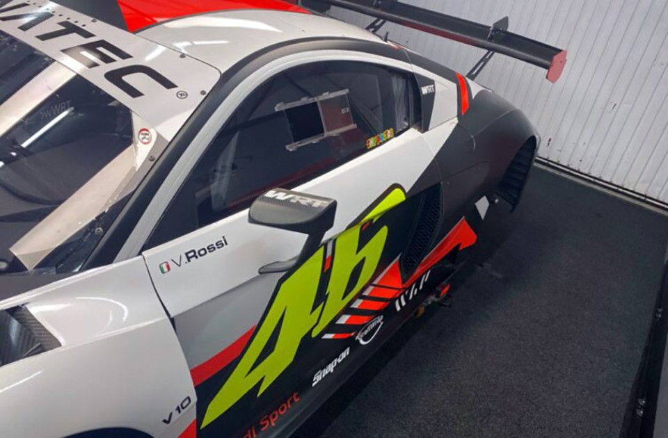 MotoGP: Valentino Rossi in pista a Valencia: test con l'Audi R8 GT3 del Team WRT