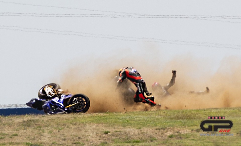 SBK: PHOTOSHOCK Che paura! Jack Miller travolto a The Bend ha rischiato di brutto