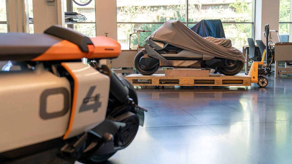 Moto - News: BMW: entro il 2025 gli scooter (e non solo) saranno solo elettrici