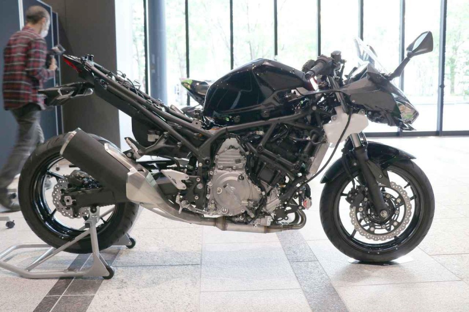 Moto - News: Kawasaki: nuovi brevetti per la Ninja ibrida