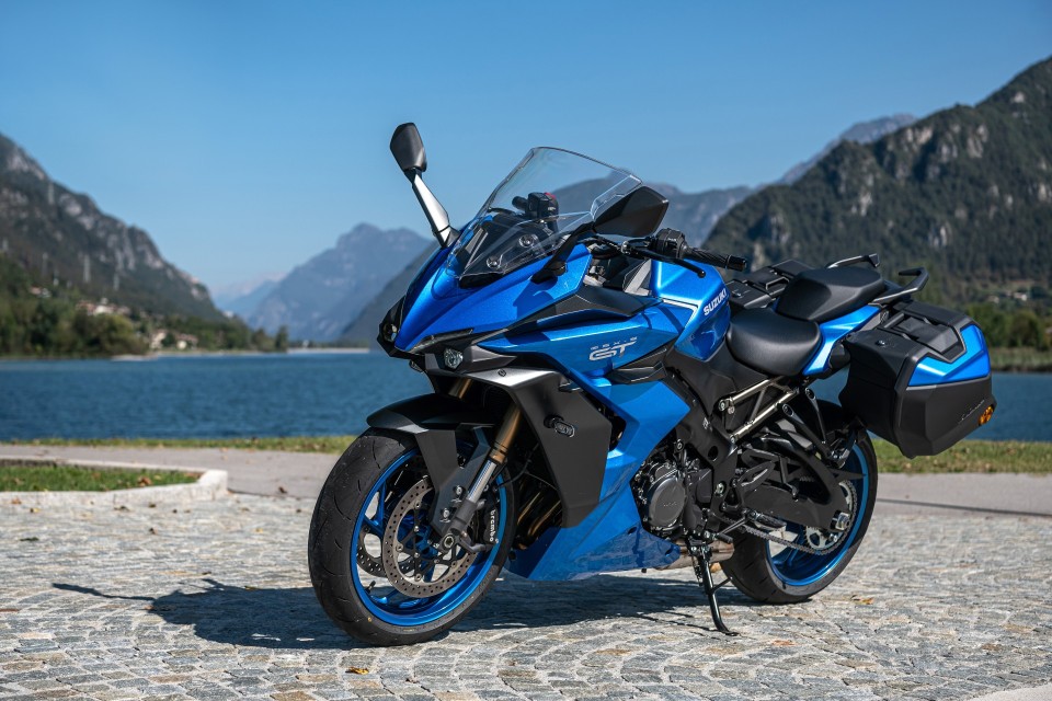Moto - News: Suzuki: dal 10 gennaio parte il GSX-S1000GT Tour