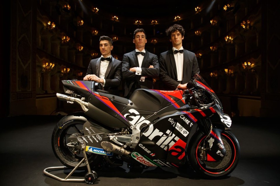 MotoGP: Furia nera: tutte le foto dell'Aprilia RS-GP 2022 di Espagarò e Vinales