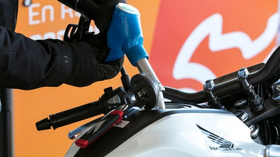 Moto - News: Pompe no logo e App per risparmiare su benzina, diesel, GPL e metano