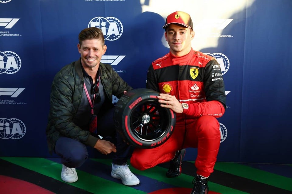 News: Casey Stoner festeggia con Charles Leclerc la pole Ferrari a Melbourne