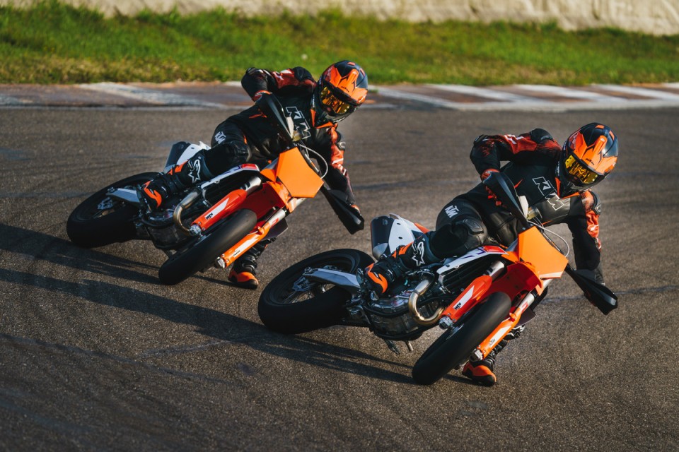 Moto - News: KTM 450 SMR 2023: la supermoto... Ready to Race!