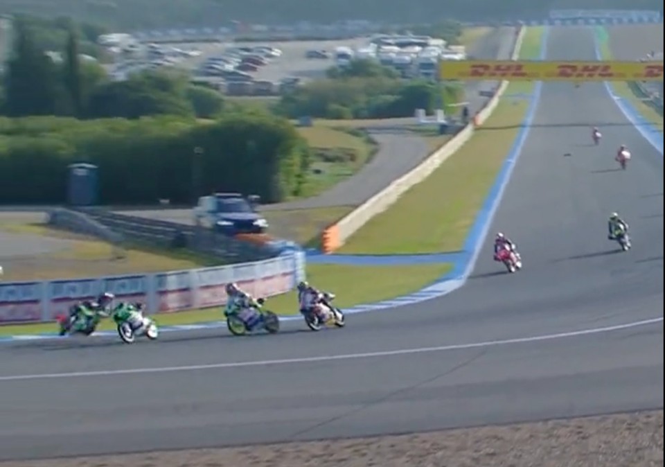 Moto3: Rossi throws Ortolà to the ground and his bike hits Kelso: the video