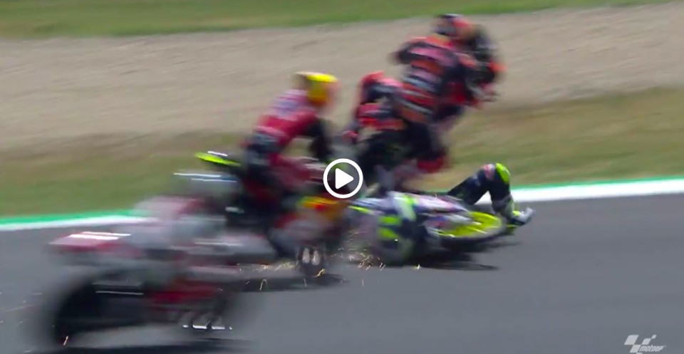 Moto3: VIDEO - Paura al Mugello per Sasaki: cade ed è investito da Masia