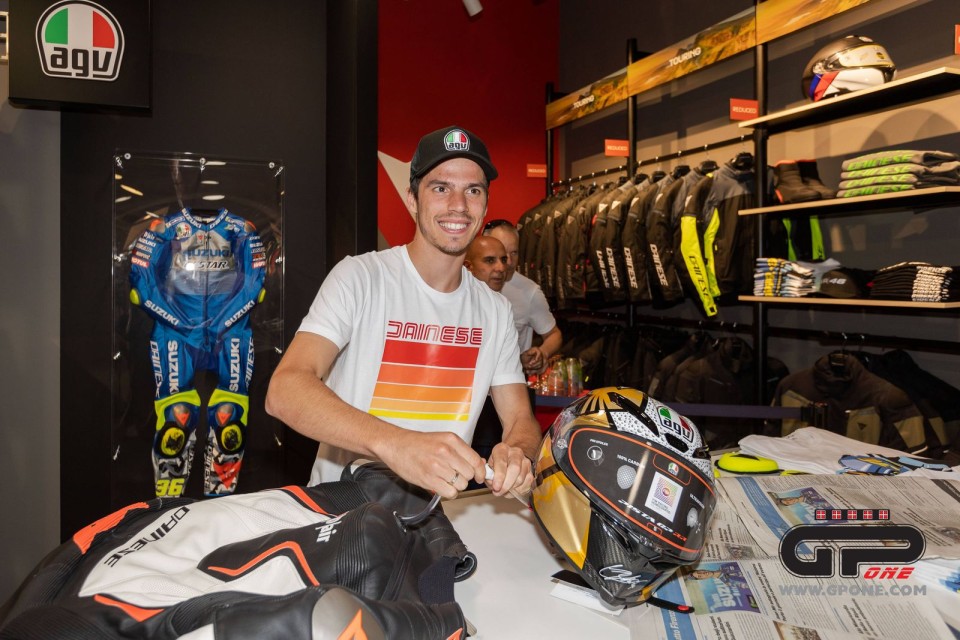 MotoGP: Joan Mir e Dainese all'outlet di Barberino del Mugello