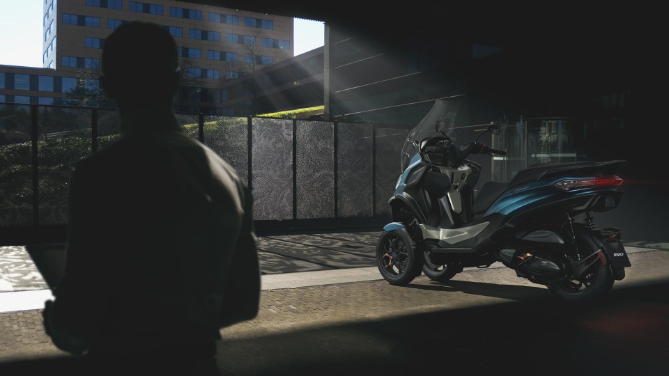 Moto - Scooter: Piaggio MP3: profondamente rinnovato, ora vanta un'esclusiva mondiale