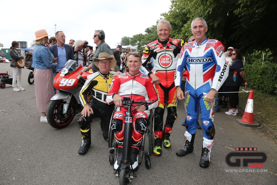 MotoGP: Goodwood, dodici titoli mondiali in una foto: Rainey, Roberts, Schwantz, Doohan