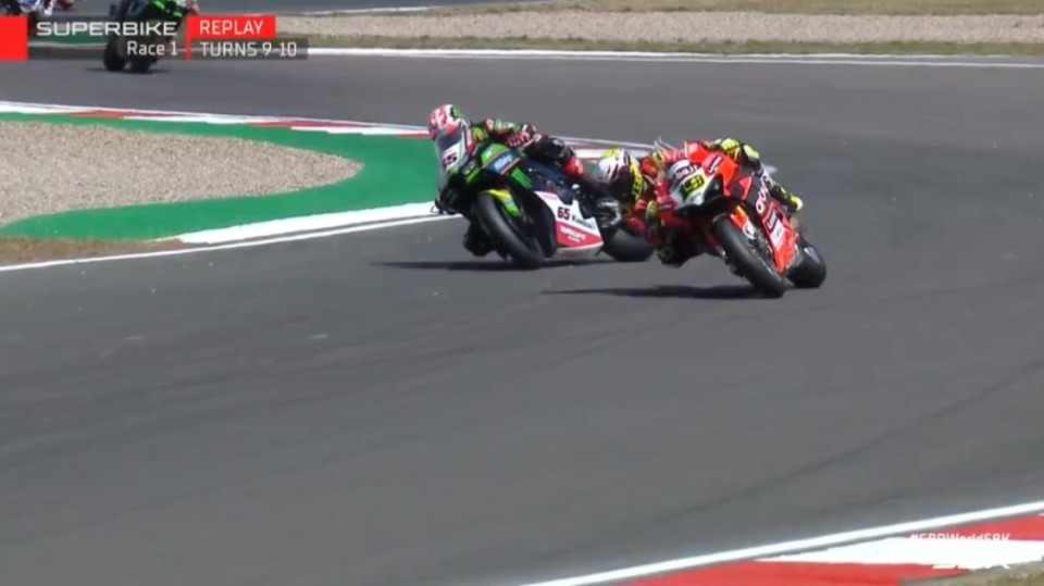 SBK: VIDEO - Miracolo di Rea: ecco come ha evitato la caduta con Bautista in Gara 1