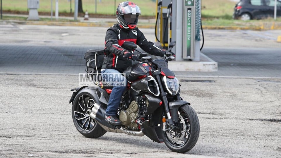 Moto - News: Ducati Diavel V4: beccata la nuova cruiser di Borgo Panigale