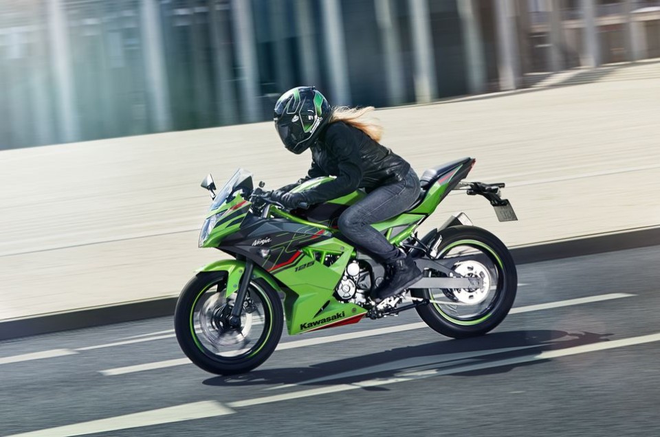 Moto - News: Kawasaki 125 modello 2023, novità per le Ninja e Z per i sedicenni 