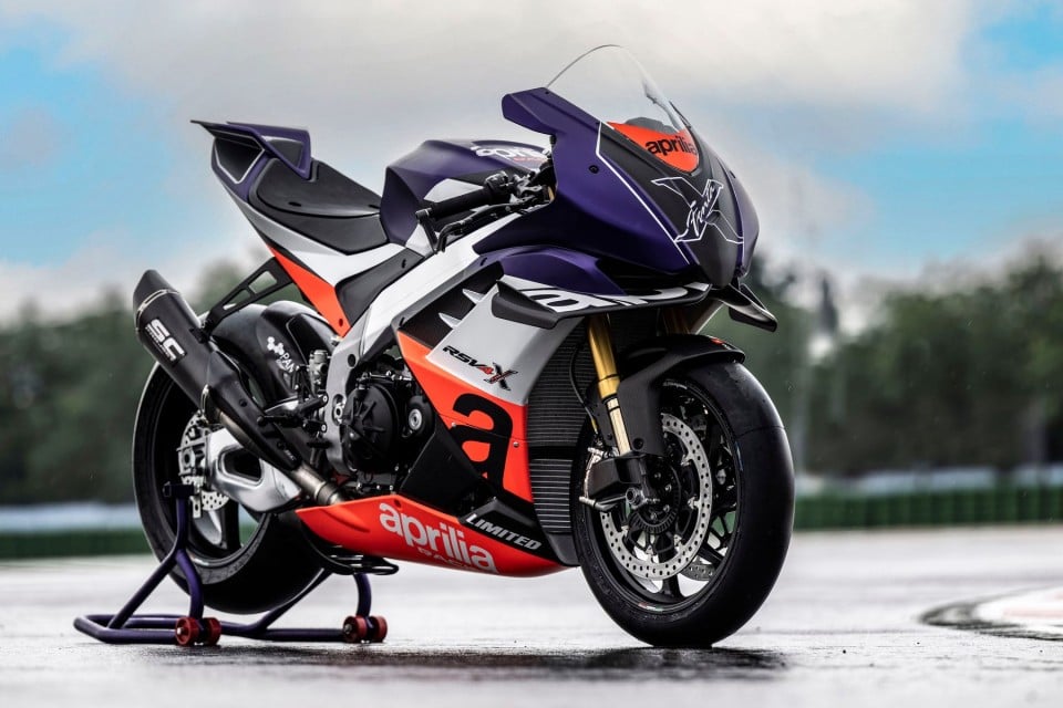 Moto - News: Aprilia toglie i veli alla RSV4 XTrenta: 230 cv e aerodinamica da MotoGP