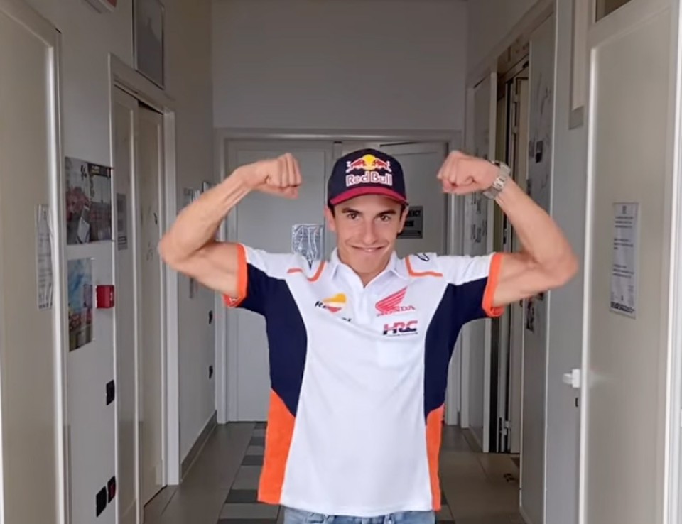 MotoGP: VIDEO - Marquez passa la visita medica: 