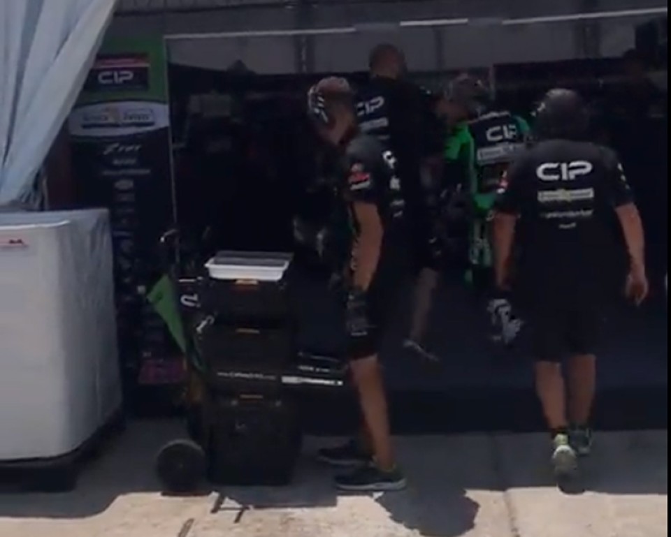 Moto3: VIDEO - Booth-Amos assaulted by mechanic in 2019 Thailand GP