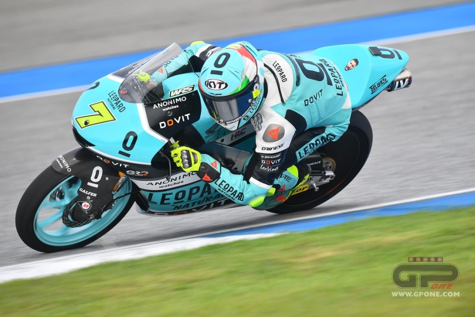 Moto3: Dennis Foggia domina il GP di Thailandia, 3° Rossi dietro a Sasaki