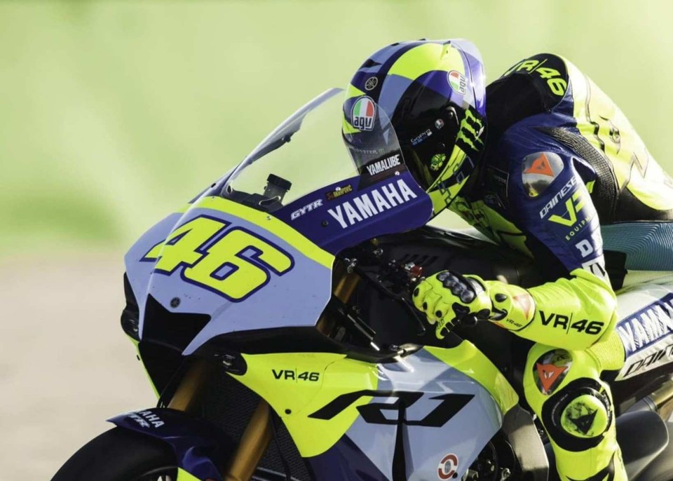 News: Yamaha R1 e tuta nuova: Rossi torna in azione a Misano!