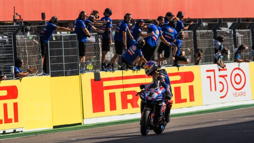 SBK: Bautista le prova tutte, ma la Superpole Race è di Toprak! 3° Rea