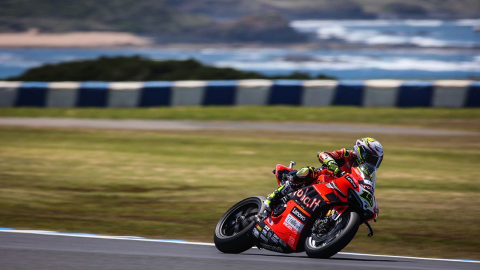 SBK: Bautista fa danzare la Ducati: pole a Phillip Island, 2° Rea