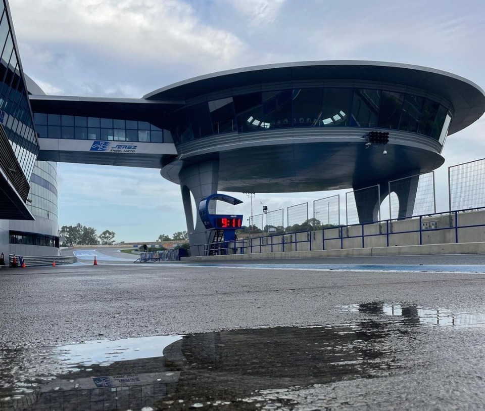 SBK: A Jerez i piloti sfidano il maltempo nella seconda giornata di test SBK e MotoGP