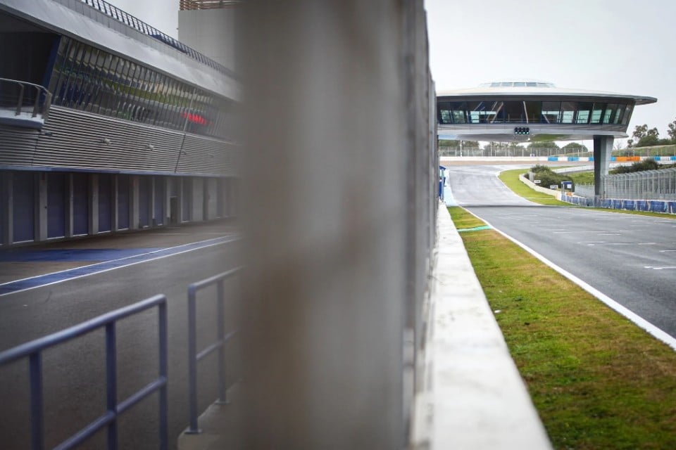 SBK: La pioggia complica i test di Jerez: Rea e Kawasaki fermi ai box