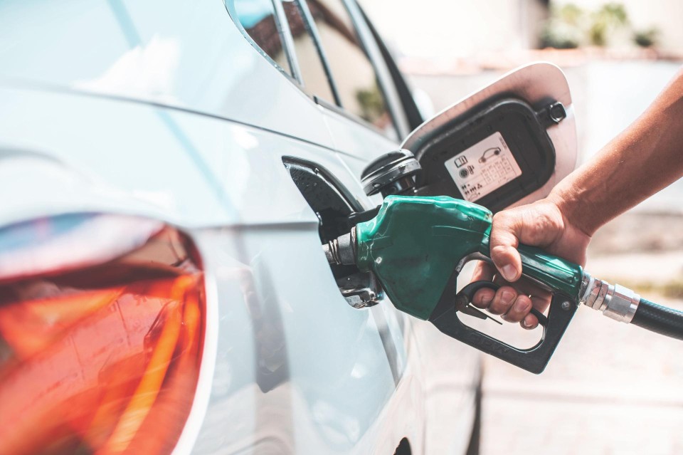Auto - News: Il caro carburante spinge a fare rifornimento esclusivamente al self service