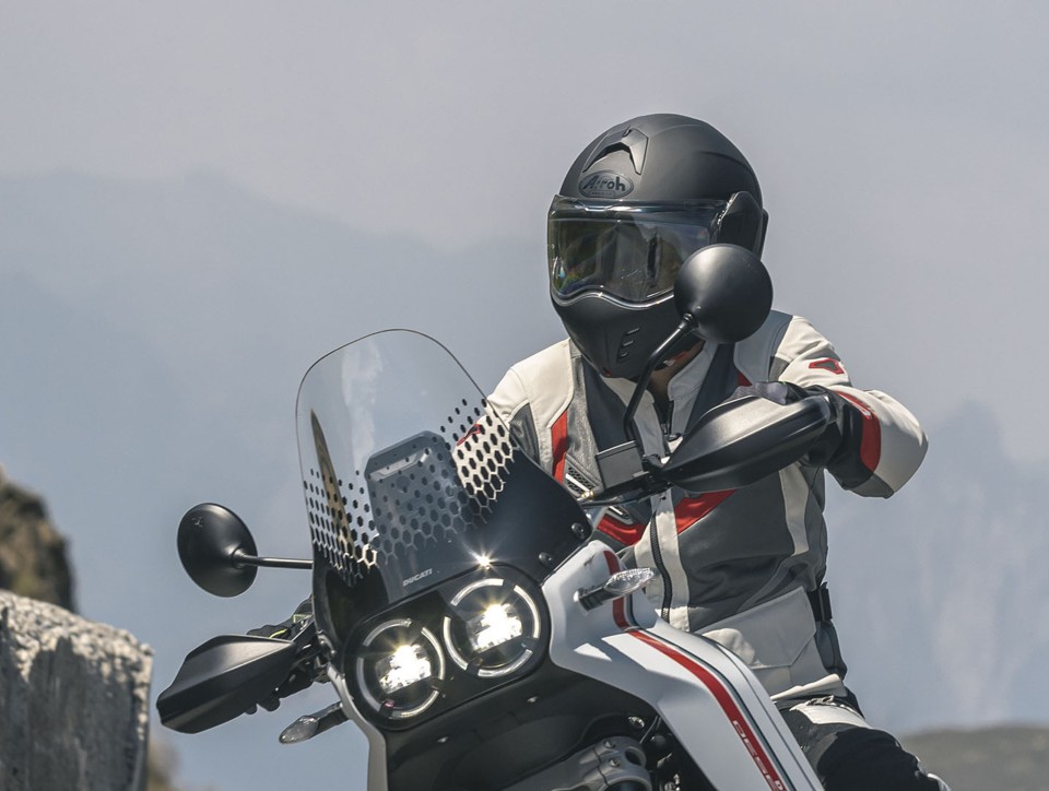 Moto - News: Airoh Mathisse: l'evoluzione del casco modulare