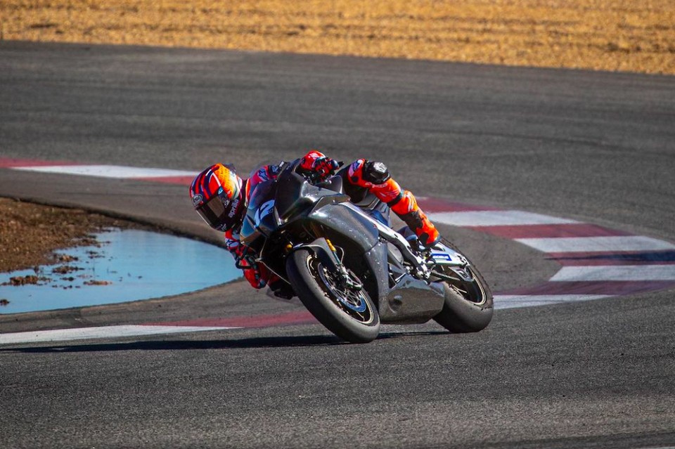 MotoGP: VIDEO - Maverick Vinales fa volare l'Aprilia RSV4 a Cartagena