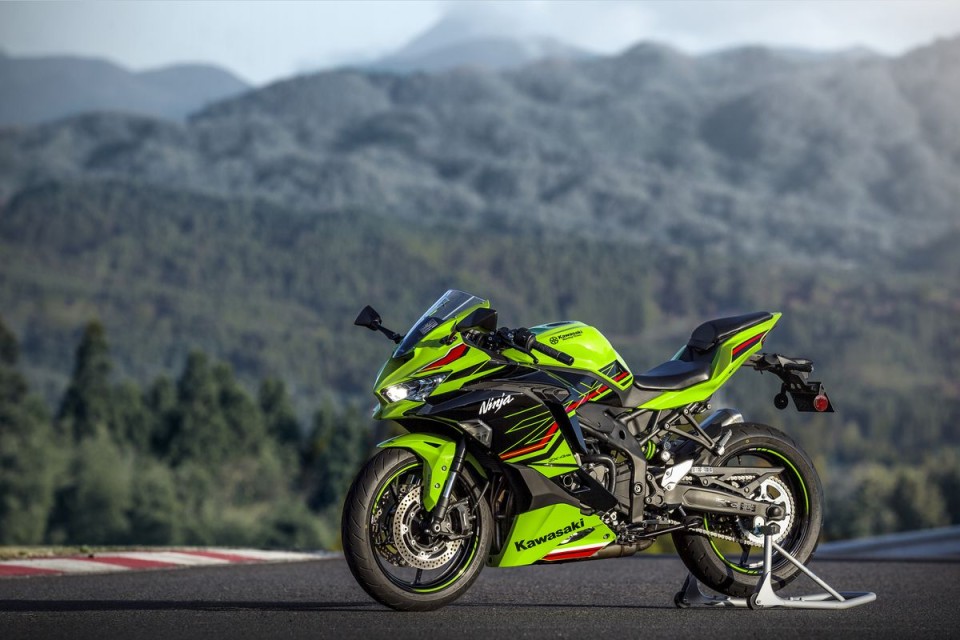 Moto - News: Kawasaki toglie i veli alla nuova mini Ninja: arriva la ZX-4R!