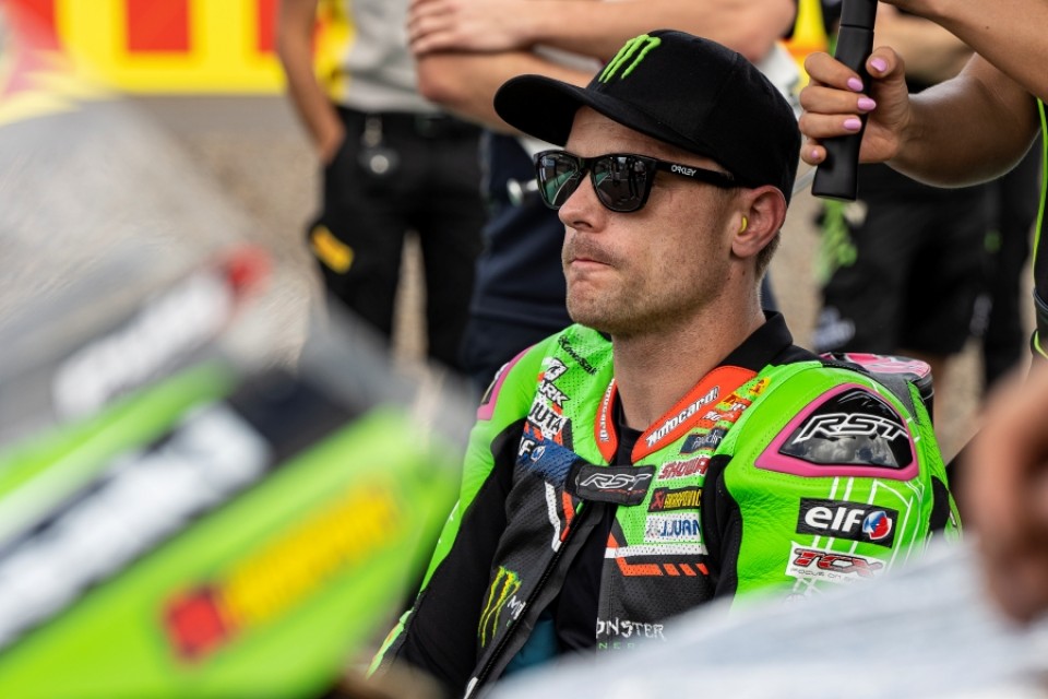 SBK: Lowes: “Non ho potuto evitare la gamba di Baz, spero che guarisca presto”