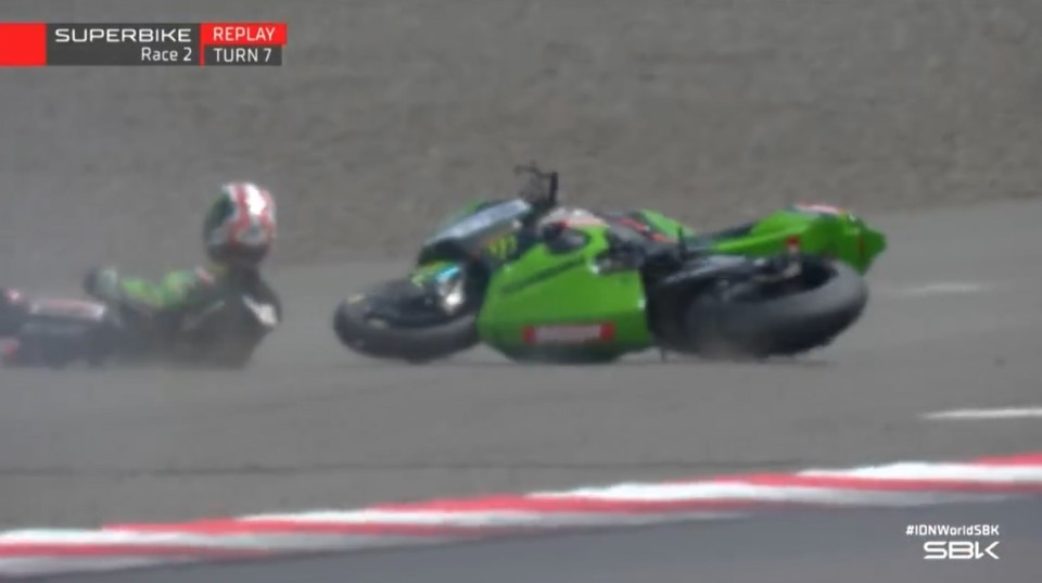 SBK: Rea and Kawasaki over the brink: crash in Race 2 at Mandalika