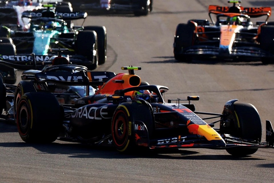 Auto - News: F1: Perez vince la Sprint di Baku, la Ferrari sale sul podio con Leclerc