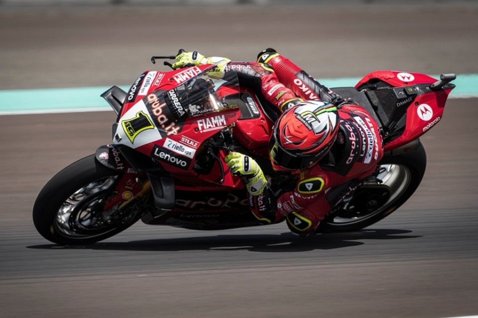 SBK: La Ducati fa 400 ad Assen con la tripletta di Alvaro Bautista