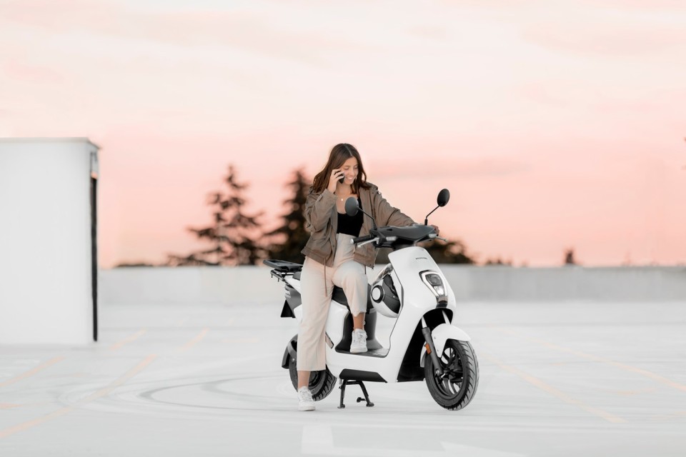 Moto - Scooter: Honda EM1 e: MY2023: arriva lo scooter elettrico dell'Ala dorata