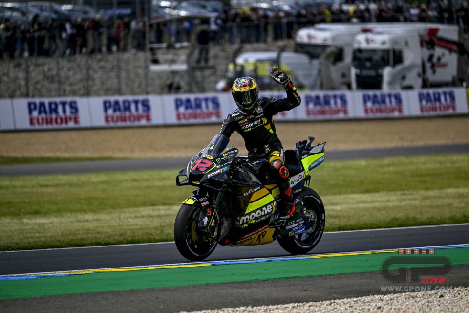 MotoGP: Bezzecchi si porta a un soffio da Bagnaia con la vittoria nel GP di Francia