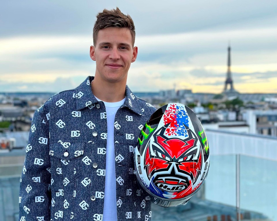 MotoGP: I colori della Francia sul casco di Fabio Quartararo nel GP di Le Mans MotoGP: I colori della Francia sul casco di Fabio Quartararo nel GP di Le Mans