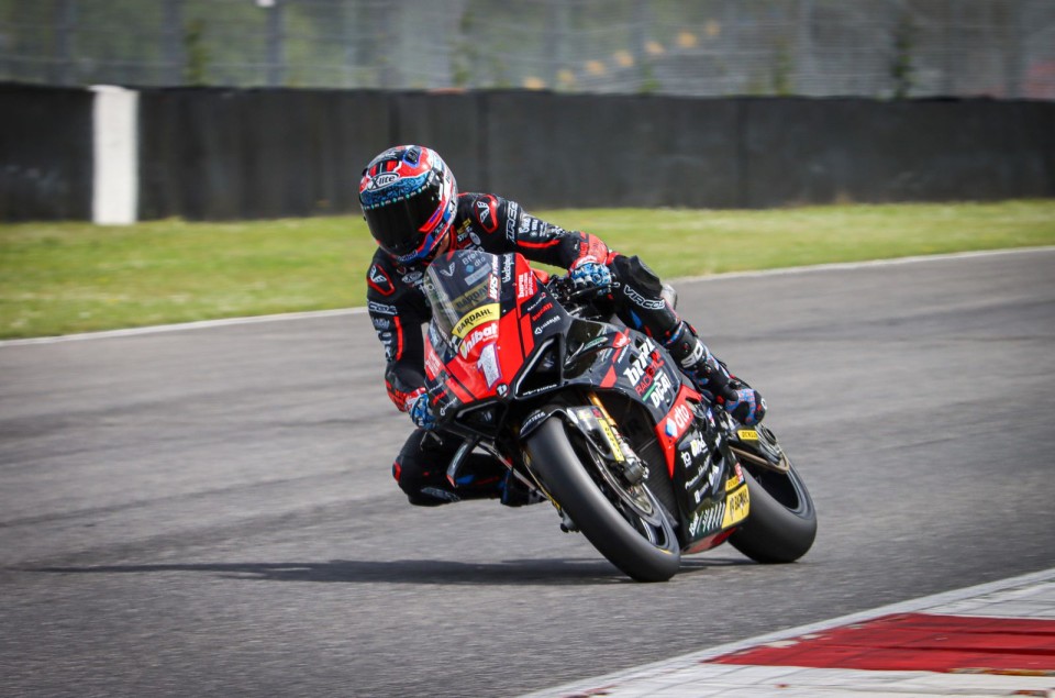 SBK: Michele Pirro ritrova la pole nel CIV Superbike e sfida la pioggia al Mugello