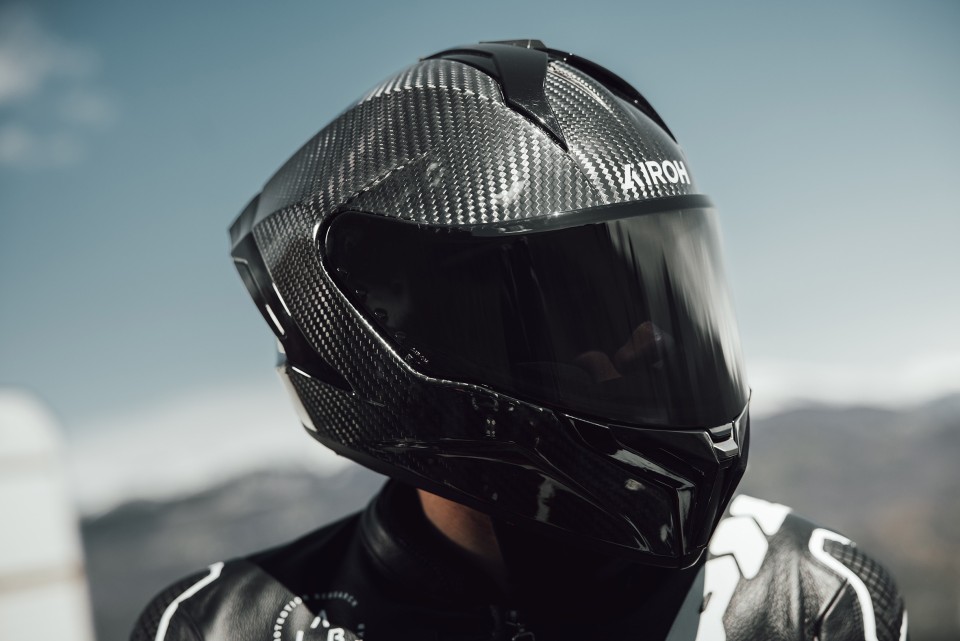 Moto - News: Airoh Matryx: l'integrale top di gamma del segmento stradale