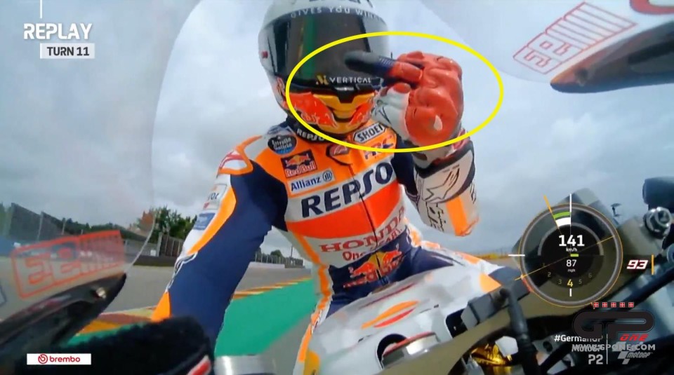 MotoGP: VIDEO - Marquez rischia di cadere e manda a quel paese la sua Honda